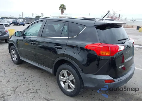 2015 Toyota Rav4 Xle z USA, uszkodzony, nr VIN 2T3WFREVXFW185602